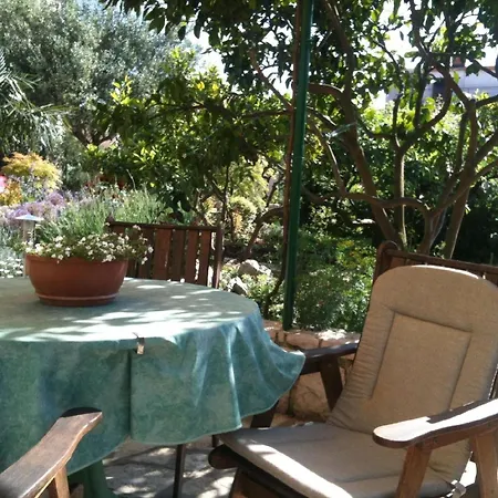In Mit Grosser Terrasse *